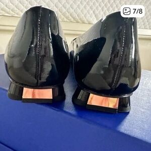 Kate Spade Fallyn Black Patent Leather Loafers with Gold Accents. 7.5 M
Elegant